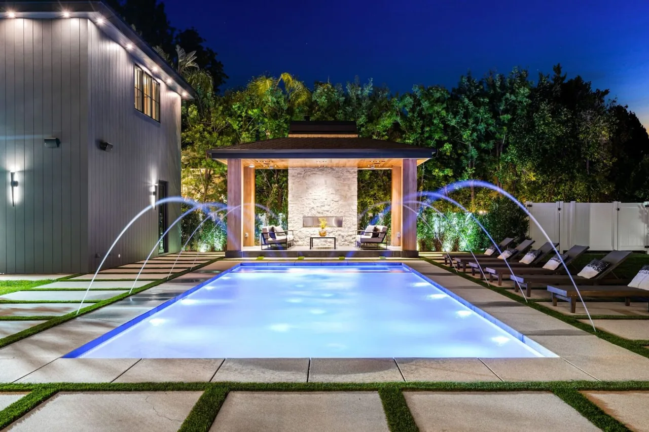 GROVES SWIMMING POOL SERVICE, INC. pool project